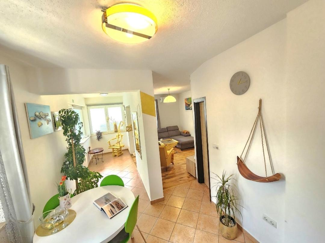Apartment Lucija *